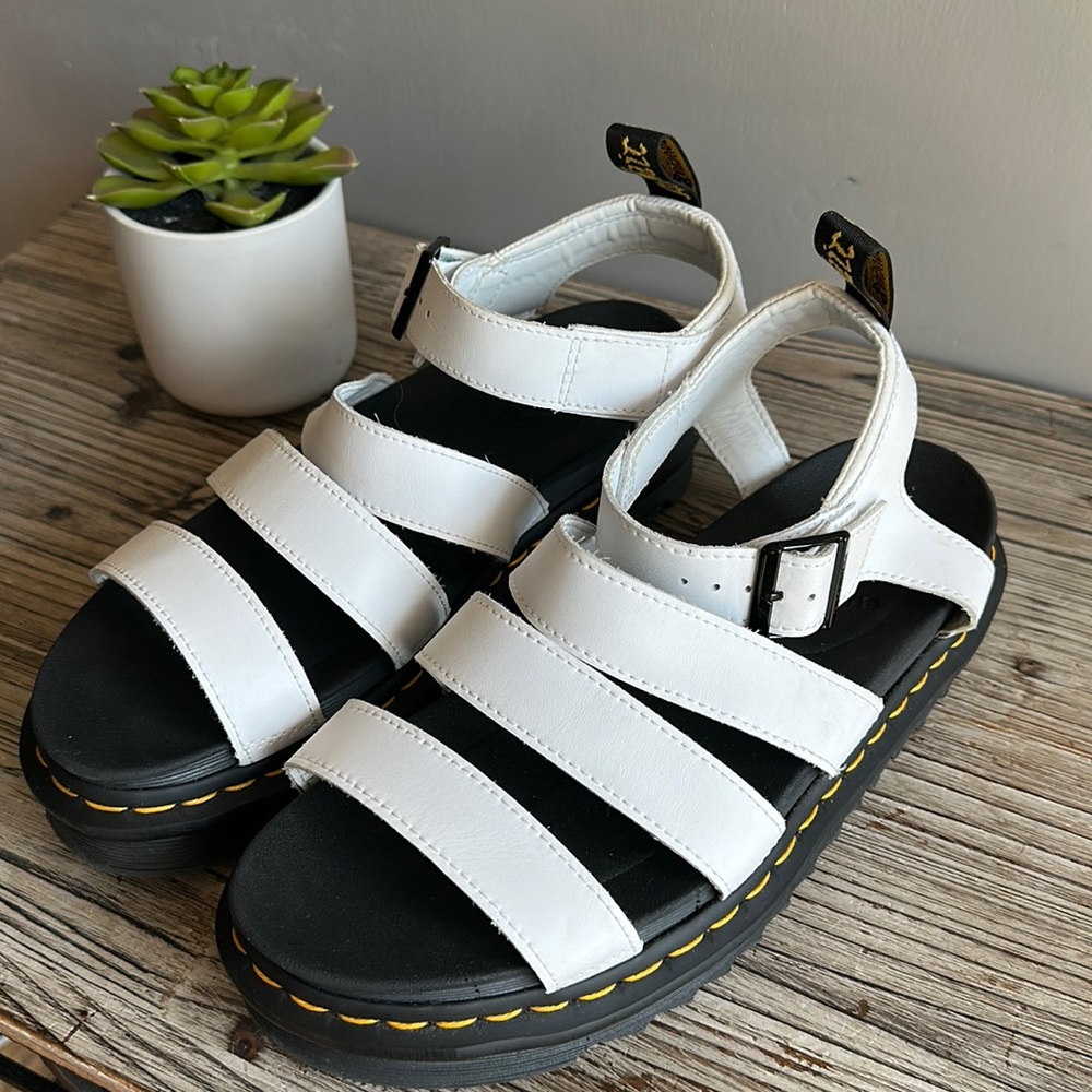 Dr. Martens Blaire Flatform White Leather
Sandals Women's Size 9 great condition